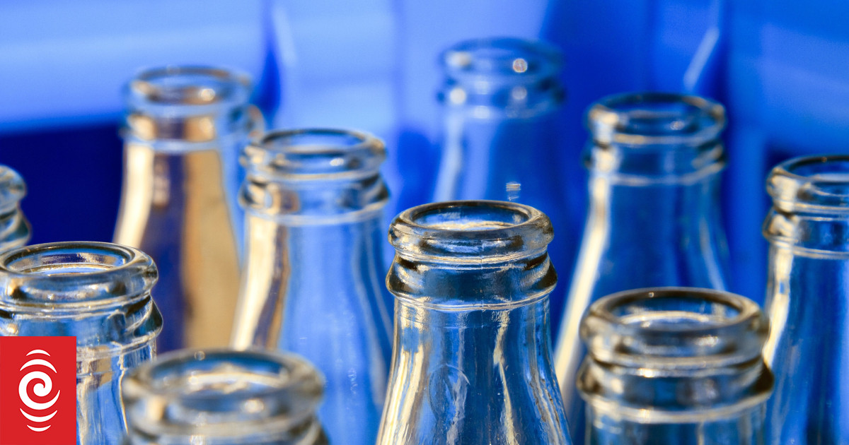 Glass industry opposes a beverage container return scheme RNZ