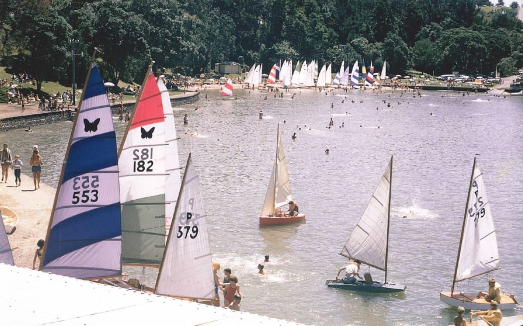 Race day at Blockhouse Bay beach in1957.