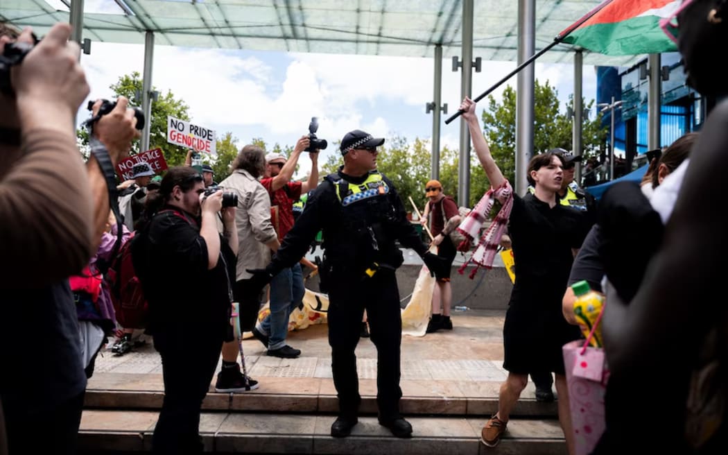 Police interrupted the crowd and moved people back from the stage following a "threat".