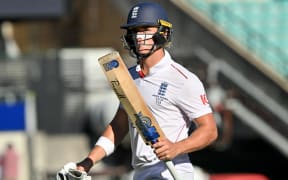 England’s Jacob Bethell walks off the field at the end of day four of the fifth Ashes cricket Test match between Australia and England at the SCG in Sydney on January 7, 2026. (Photo by Saeed KHAN / AFP) / -- IMAGE RESTRICTED TO EDITORIAL USE - STRICTLY NO COMMERCIAL USE --