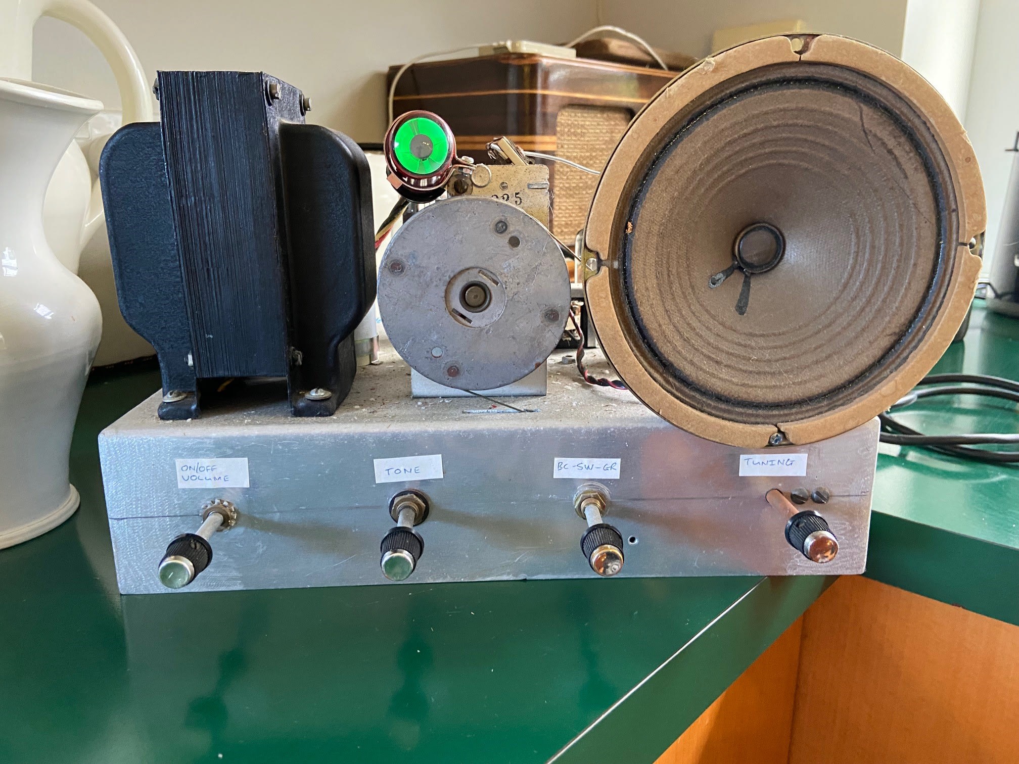 JR's radio repair shop RNZ