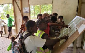 Bougainvilleans check the voter roll ahead of their region's independence referendum