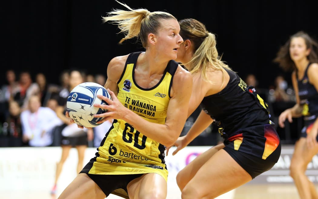 Central Pulse captain Katrina Grant with  possession of the ball