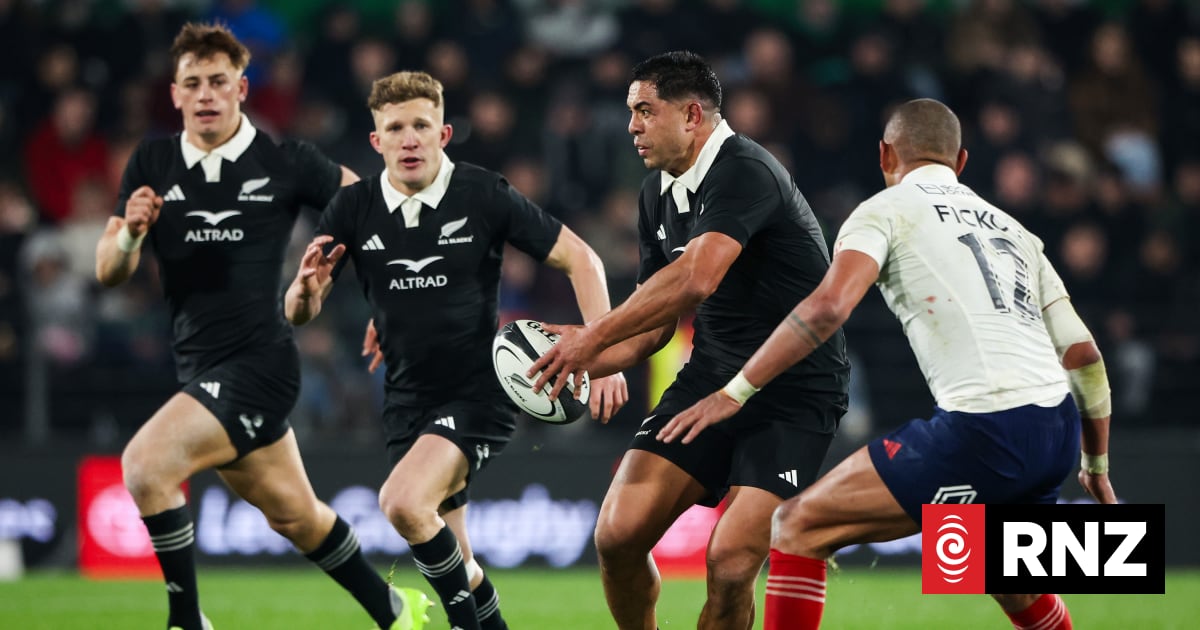 Anton Lienert-Brown to play in Japan, signs on again with NZ Rugby | RNZ