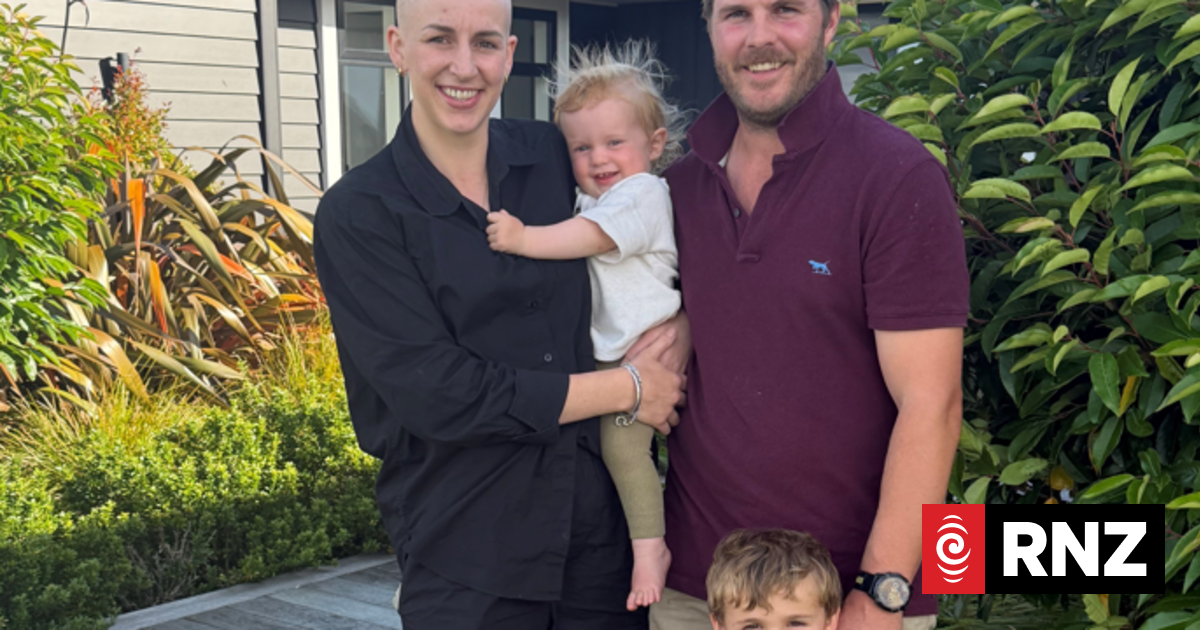 Young mum facing life-threatening stem cell transplant delays for cancer treatment