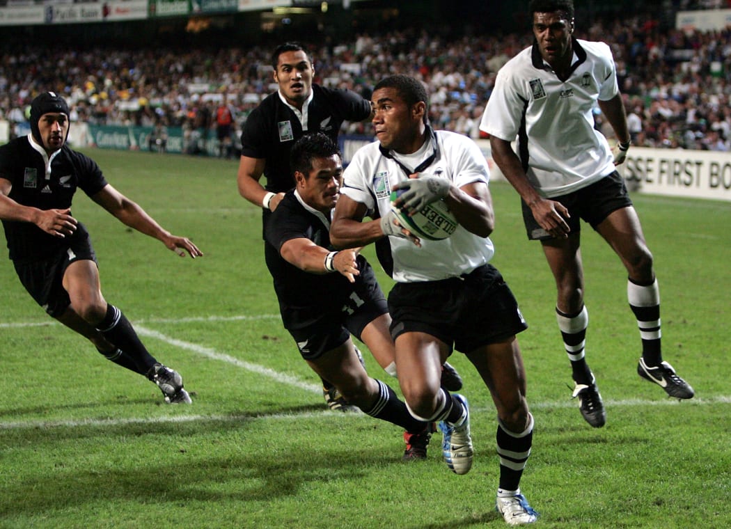 Fiji's William Ryder scores a try during the final of the 2005 Rugby World Cup Sevens.