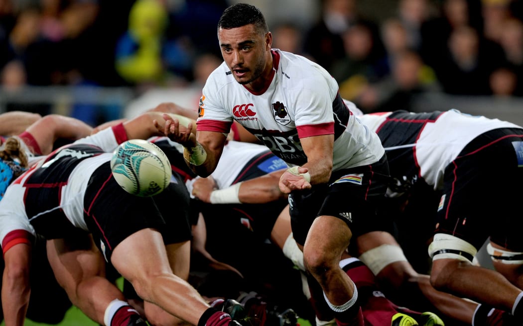 Bryn Hall of North Harbour makes a pass during the Mitre Ten Cup Championship final between Otago and North Harbour, at Forsyth Barr Stadium, Dunedin, New Zealand, on the 28th of October 2016.