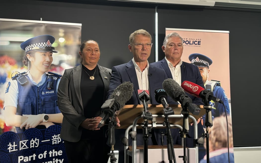 Justice Minister Paul Goldsmith (centre) and Police Minister Mark Mitchell (right) announce the coalition government will introduce new legislation to Parliament to give police and courts greater powers over gangs, on 25 February, 2024.