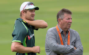 Australian selector Rod Marsh (R) with former Australian cricketer Shane Watson (L)