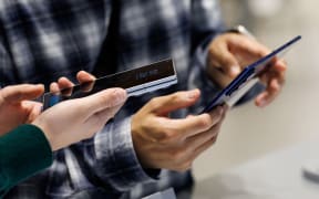 Smartphones may soon become more expensive due to rising memory prices.