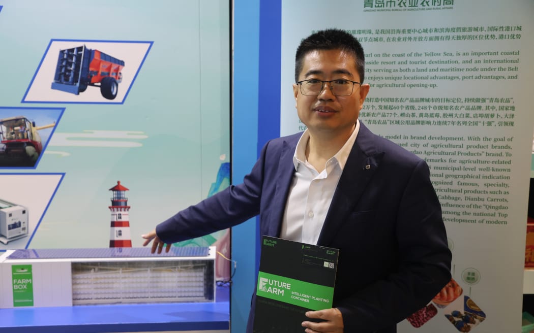 Guangjun Feng showcases Qingdao Liangmuyun Agricultural Technology’s smart-agriculture system at Fieldays.