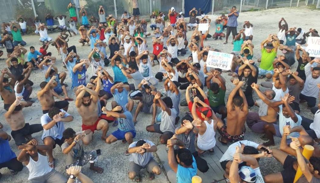 The 98th daily protest in the centre, 6-11-17.