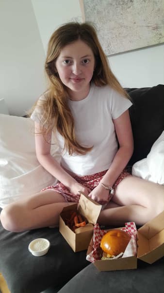 A burger in German following discharge from the clinic.