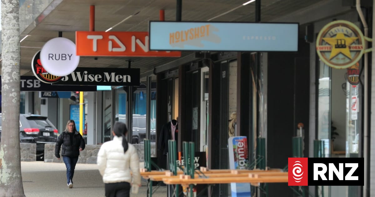 Business confidence subdued as firms grapple with uncertainty