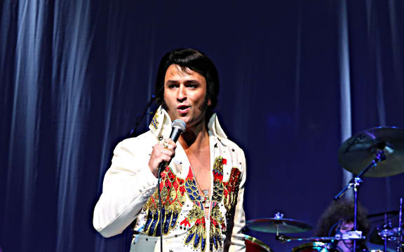 Elvis impersonator, Che Orton.