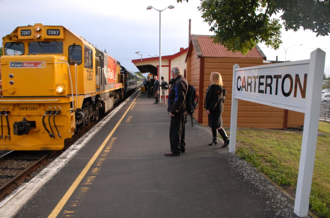Broadway links Carterton's train station with the CBD.