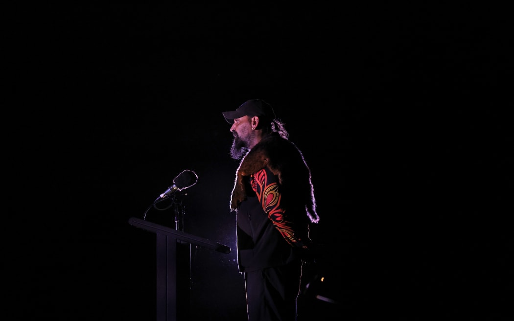 Bunurong Elder Mark Brown delivers a welcome to country ceremony during the ANZAC (Australian and New Zealand Army Corps) Day dawn service at the Shrine of Remembrance, to remember soldiers who have died in the line of duty, in Melbourne on April 25, 2025. Dawn services were held across the two countries on the anniversary of the ill-fated 1915 campaign of the Australian and New Zealand Army Corps that left 11,500 of them dead in what is now Turkey during World War I. (Photo by Martin KEEP / AFP)