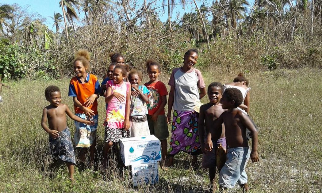 Children getting water on Hui in Torres.