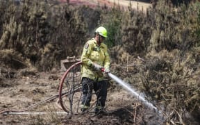 170224 CHRIS SKELTON / POOL
Firefighters continue their efforts on Saturday as they work to dampen down remaining hot spots and create a buffer zone around the 24km perimeter fire ground in Christchurch's Port Hills. Pictured Stephen Robson (Peel Forest Volunteer firefighter)