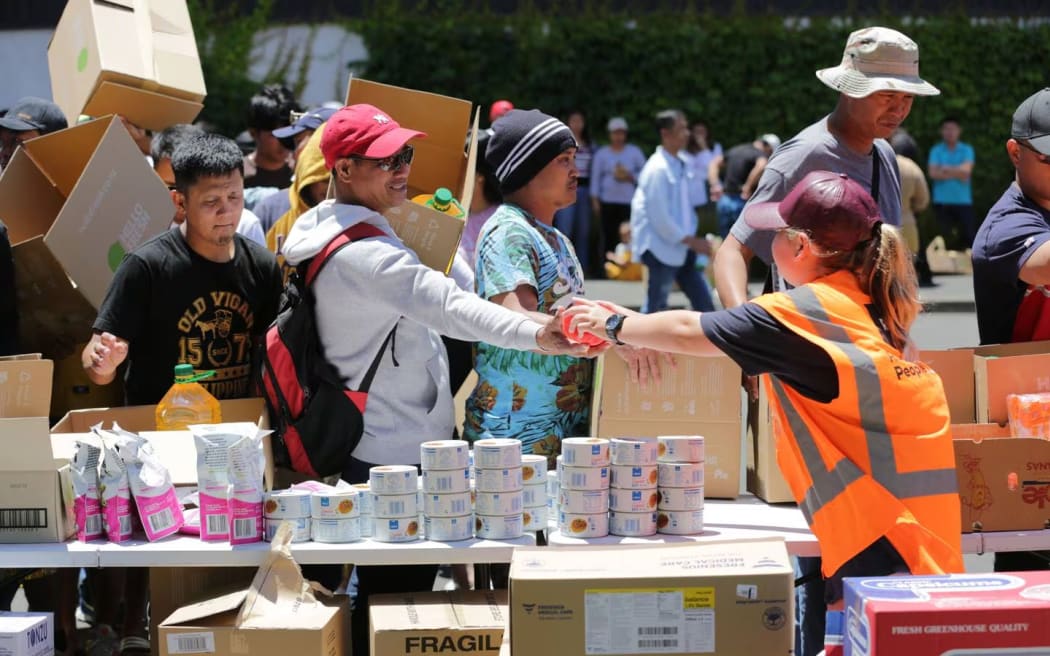 An ELE worker fundraising event at Kiwi Harvest in Auckland's East Tāmaki included donations and support from the labour hire sector and community groups.