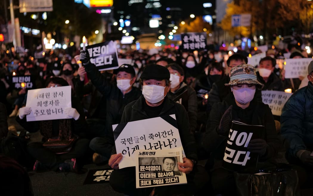 Tens of thousands of people gather for a protest near to Seoul city hall regarding the Halloween crush disaster in Itaewon on November 5, 2022 in Seoul, South Korea. Protesters demand the resignation of President Yoon Suk-yeol. (Photo by Chris Jung/NurPhoto) (Photo by Chris Jung / NurPhoto / NurPhoto via AFP)