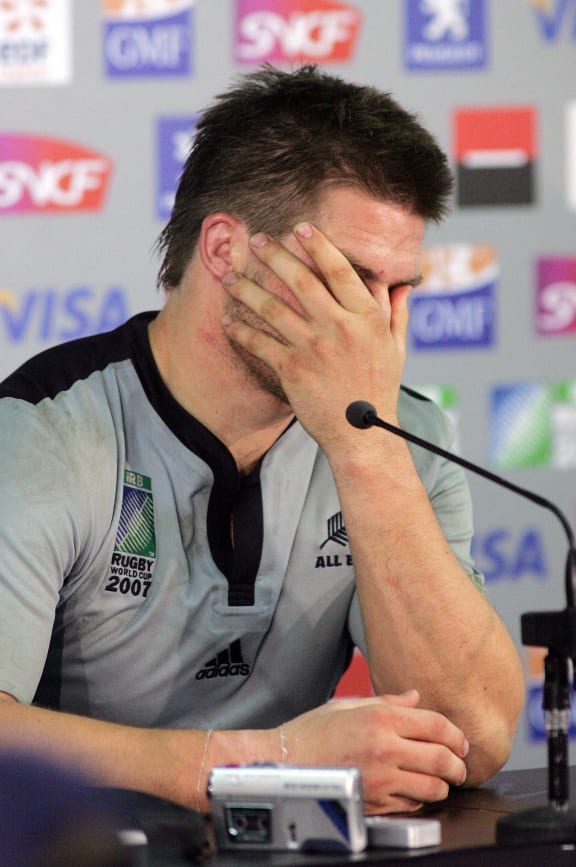 A dejected Richie McCaw after the Cardiff defeat in 2007 Photo: Andrew Cornaga/PHOTOSPORT