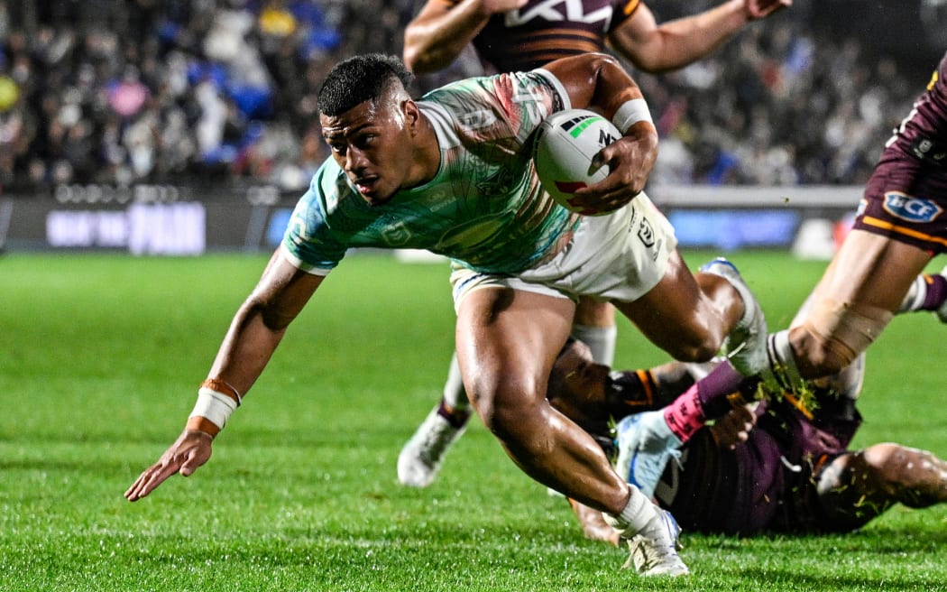 Leka Halasima of the Warriors heads for the try line, New Zealand Warriors v Brisbane Broncos, round 7 of  the Telstra Premiership rugby league competition at Go Media Stadium, Auckland, New Zealand on Saturday 19 April 2025. © Photo: Andrew Cornaga / Photosport