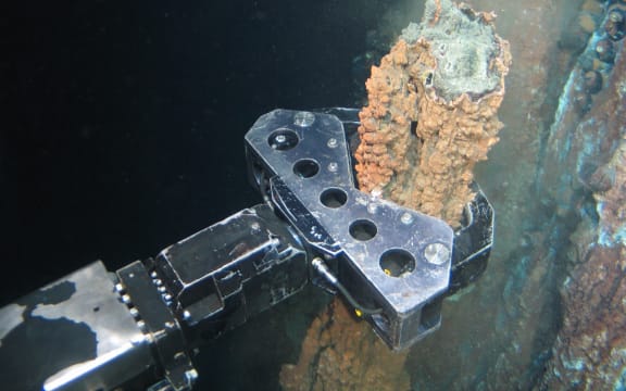 Sampling copper under the sea