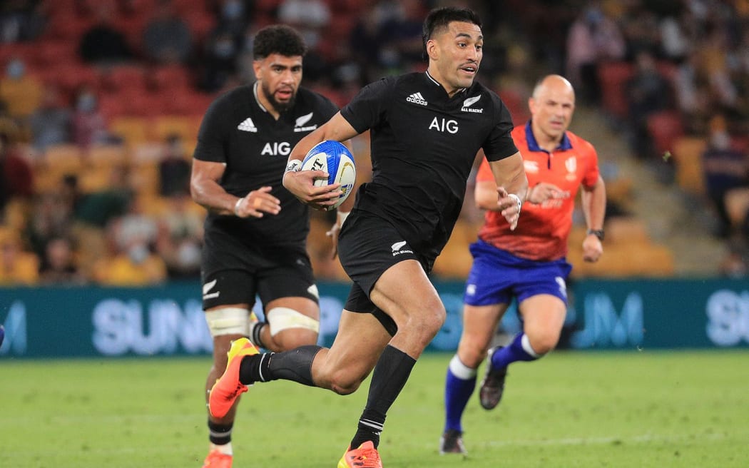 Rieko Ioane charges ahead.
New Zealand All Blacks v Argentina. The Rugby Championship. Rugby Union Test Match. Suncorp Stadium, Brisbane, Australia. Saturday 18 September 2021. © Mandatory photo credit: Scott Powlick / www.photosport.nz