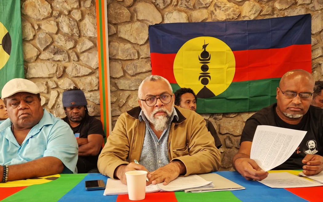 Union Calédonienne President Emmanuel Tjibaou (centre) and officials at media conference on 16 October 2025 – PHOTO RRB