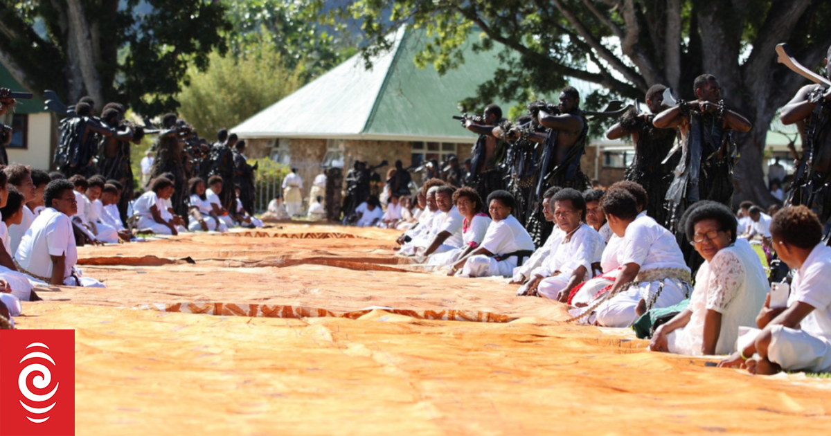 A ceremony of silence: Echoes of mana and a chief's ascent