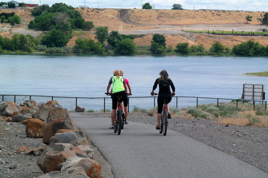 Cycling without helmets