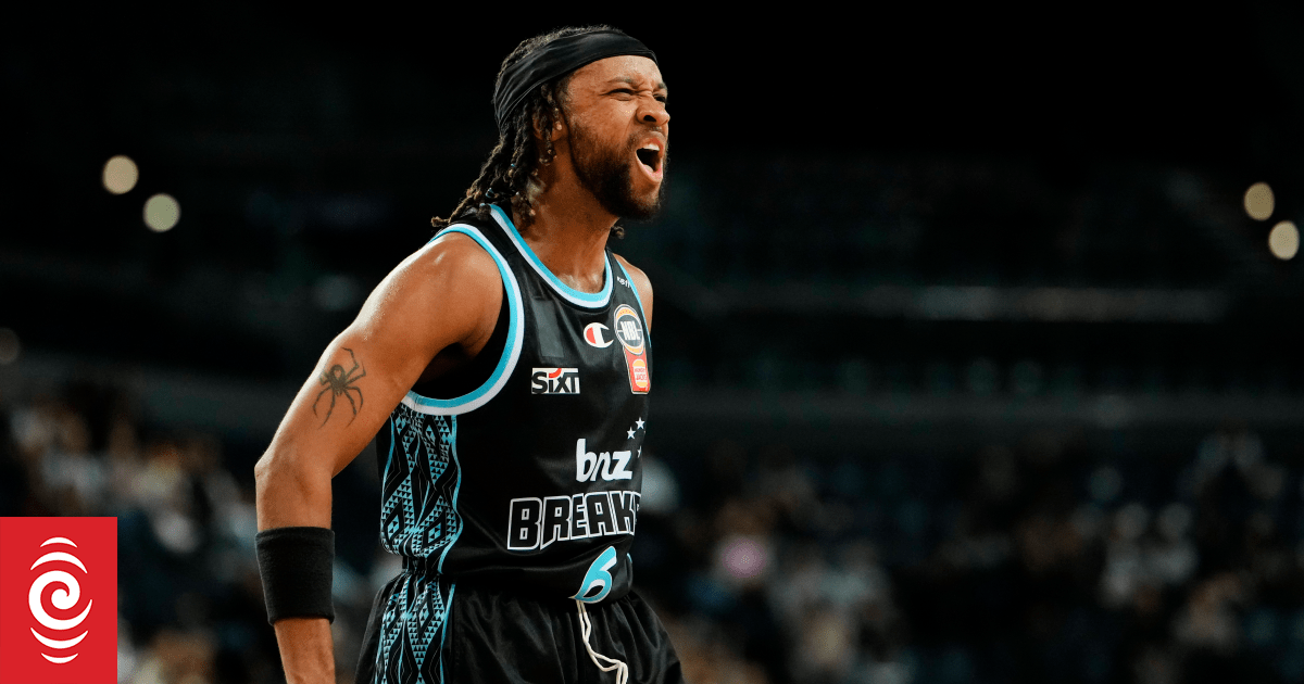 NZ Breakers bounce back with gritty win over ANBL champions Illawarra Hawks