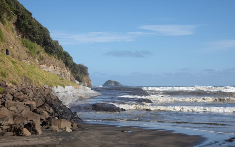 Person dies after falling from rocks at Muriwai | RNZ
