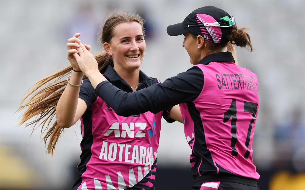 New Zealand's Rosemary Mair celebrates with captain Amy Satterthwaite the wicket of Mandhana. New Zealand White Ferns v India. Women's Twenty20 International cricket. 2nd T20. Eden Park, Auckland, New Zealand. Friday 8 February 2019.  © Copyright photo: Andrew Cornaga / www.photosport.nz