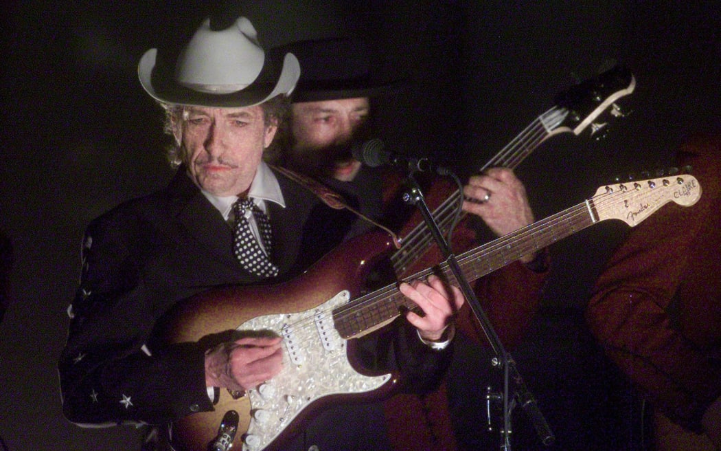 (FILES) This file photo taken on February 27, 2002 shows US singer Bob Dylan (front) performing at the 44th Annual Grammy Awards in Los Angeles.
