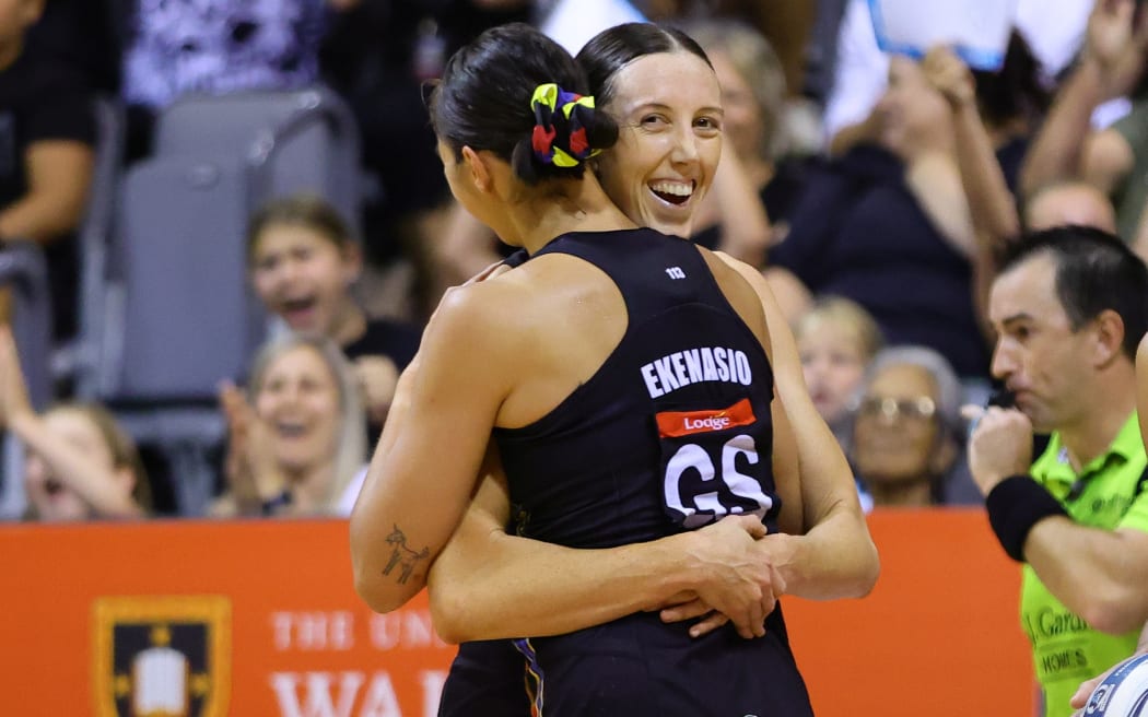 Bailey Mes and fellow-Magic shooter Ameliaranne Ekenasio embrace.