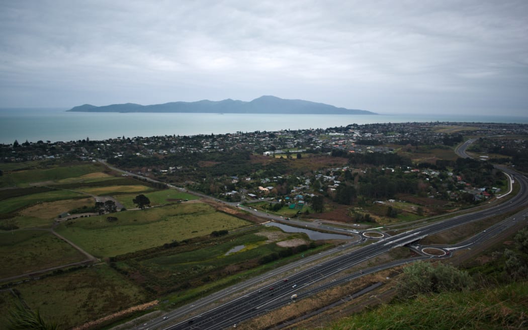 A view over Raumati and Paraparaumu to Kāpiti Island.