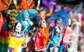 HOLLYWOOD, CALIFORNIA - NOVEMBER 02: A view of the atmosphere at Dia De Los Muertos at Hollywood Forever on November 02, 2019 in Hollywood, California.   Emma McIntyre/Getty Images/AFP (Photo by Emma McIntyre / GETTY IMAGES NORTH AMERICA / Getty Images via AFP)