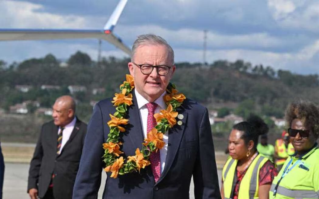 Anthony Albanese travelled to Port Moresby to mark Papua New Guinea's 50th anniversary of independence. (AAP: MiCK Tsikas)