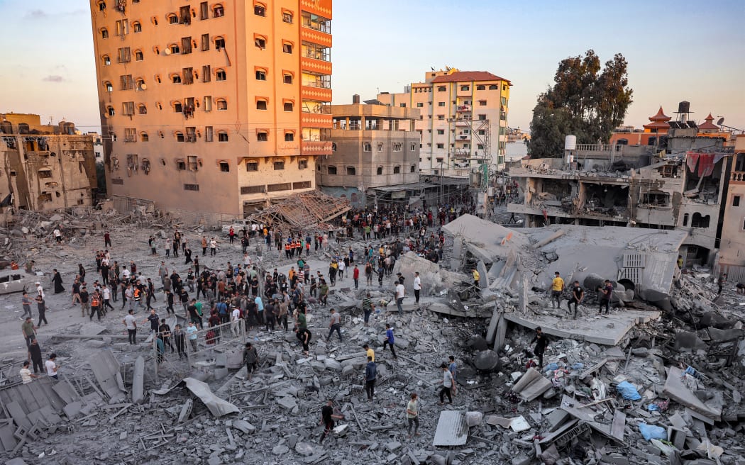 People search rubble for survivors and the bodies of victims in the aftermath of Israeli bombardment in Rafah in the southern Gaza Strip on November 6, 2023, amid continuing battles between Israel and the Palestinian militant group Hamas. (Photo by Mohammed ABED / AFP)