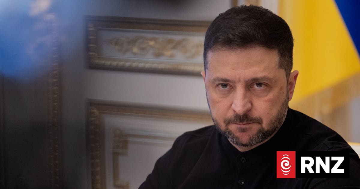 Ukraine: Zelensky to discuss land, security guarantees with Trump on Sunday