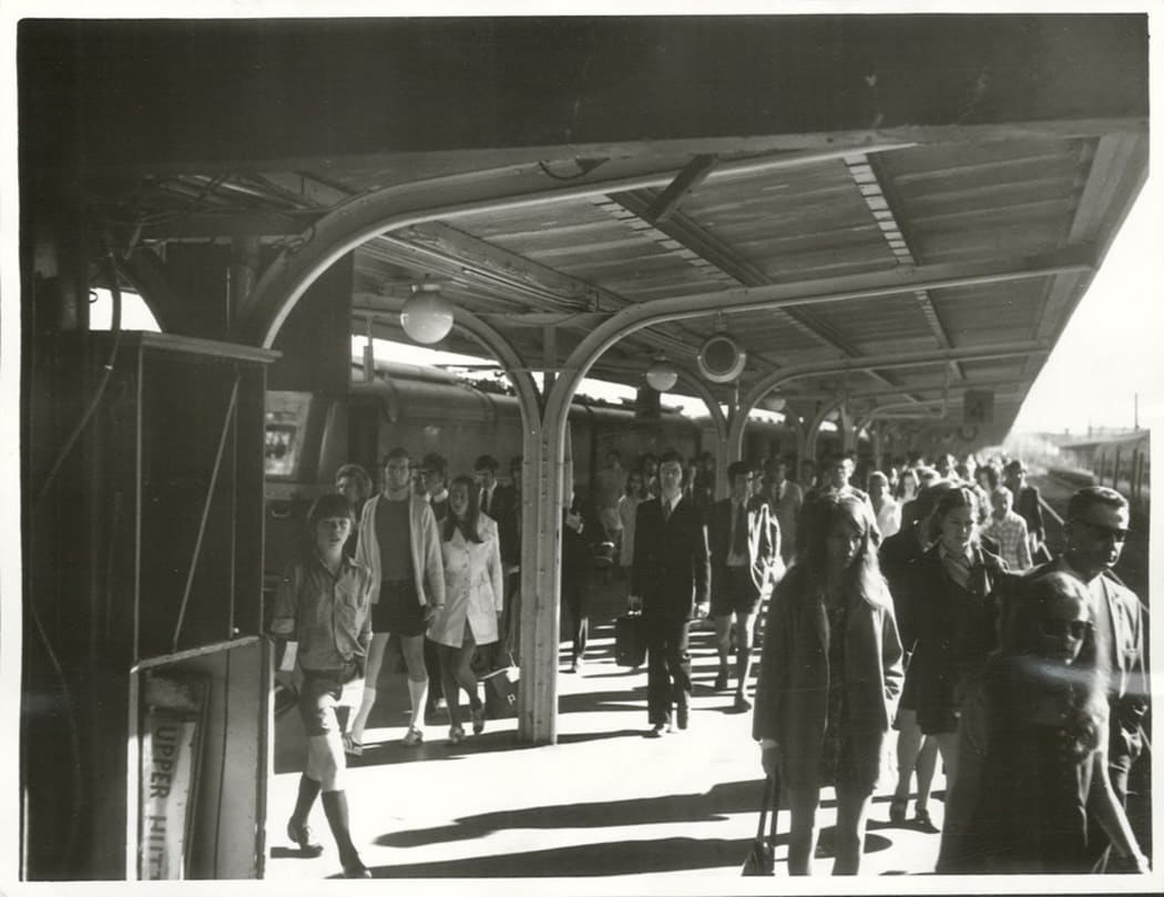 Passengers from the commuter trains leave Wellington station in the early morning.  Photographer: D. Nicholson 
February 1973, Wellington.