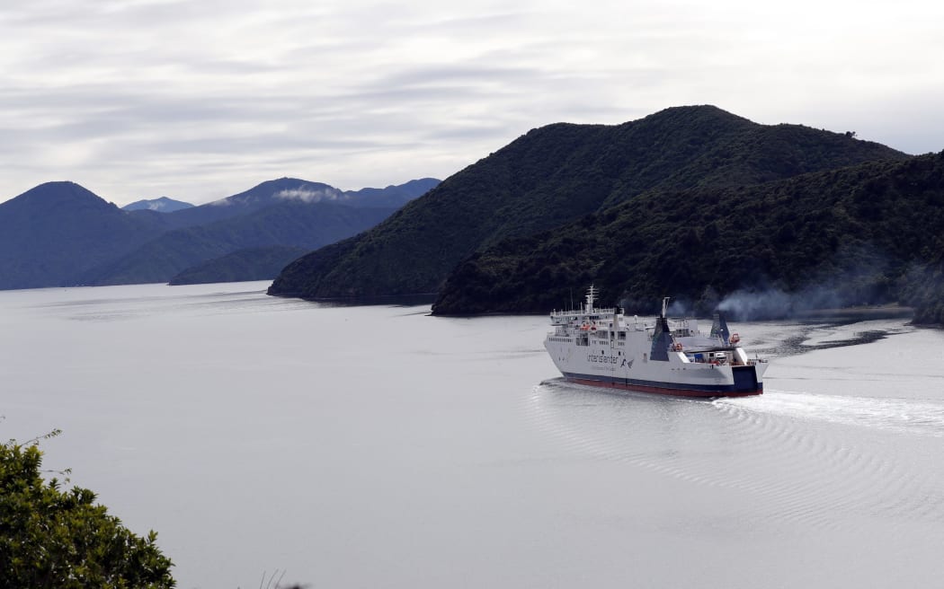 A study has found contaminants from ships is likely causing air quality in Picton to breach National Environmental Standards.