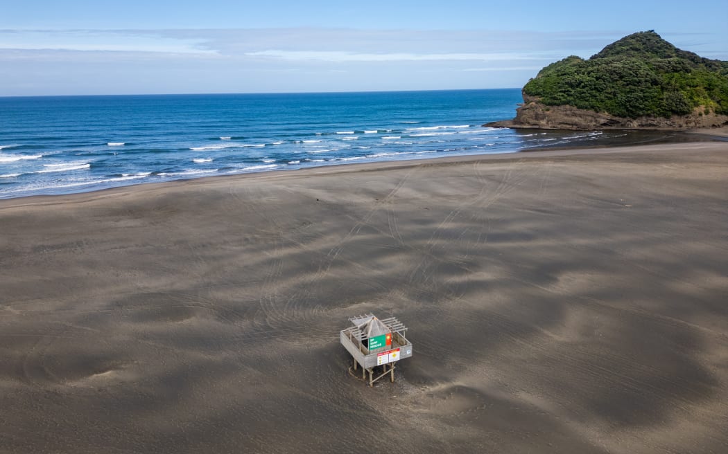 Bethells Beach surf lifesaving