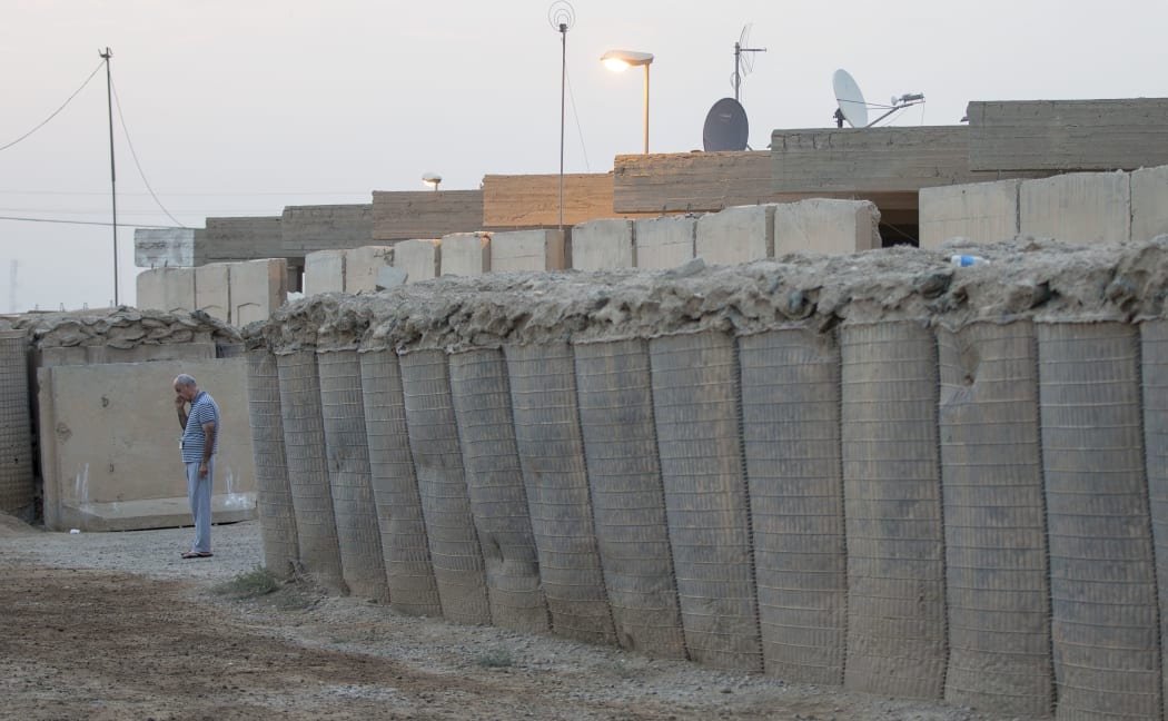 Building-high heavy concrete barriers