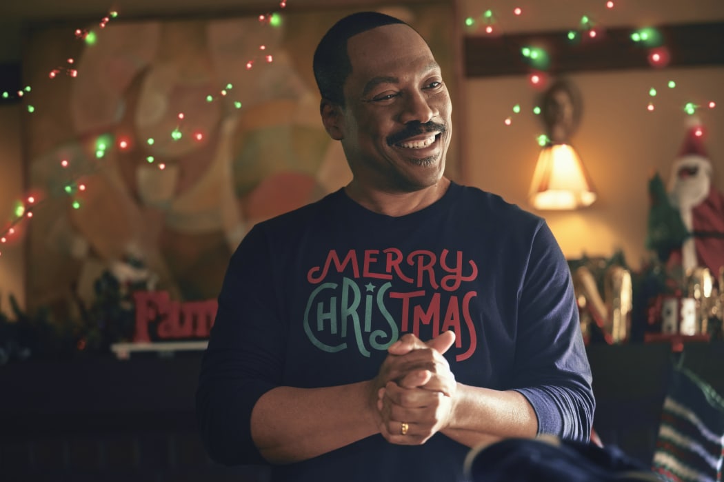 Eddie Murphy as ‘Chris Carver’ stars in CANDY CANE LANE Photo: CLAUDETTE BARIUS © AMAZON CONTENT SERVICES LLC
