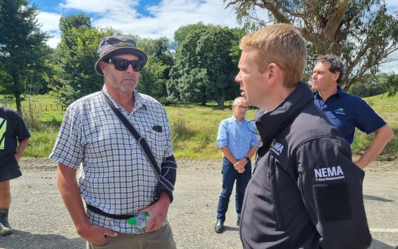 Prime Minister Chris Hipkins speaking with kiwifruit and apple grower Mark Ericksen of Waima Fruit Company in Hastings, Hawke's Bay.