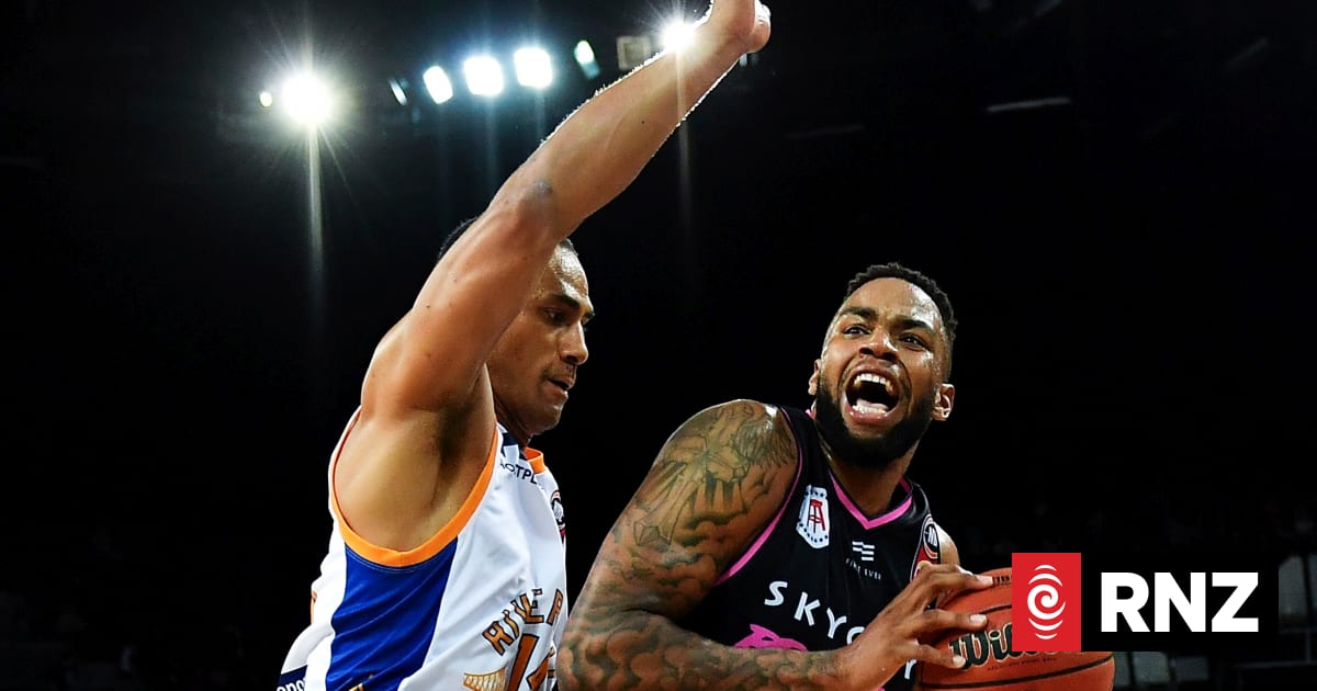 Breakers end NBL season with loss | RNZ