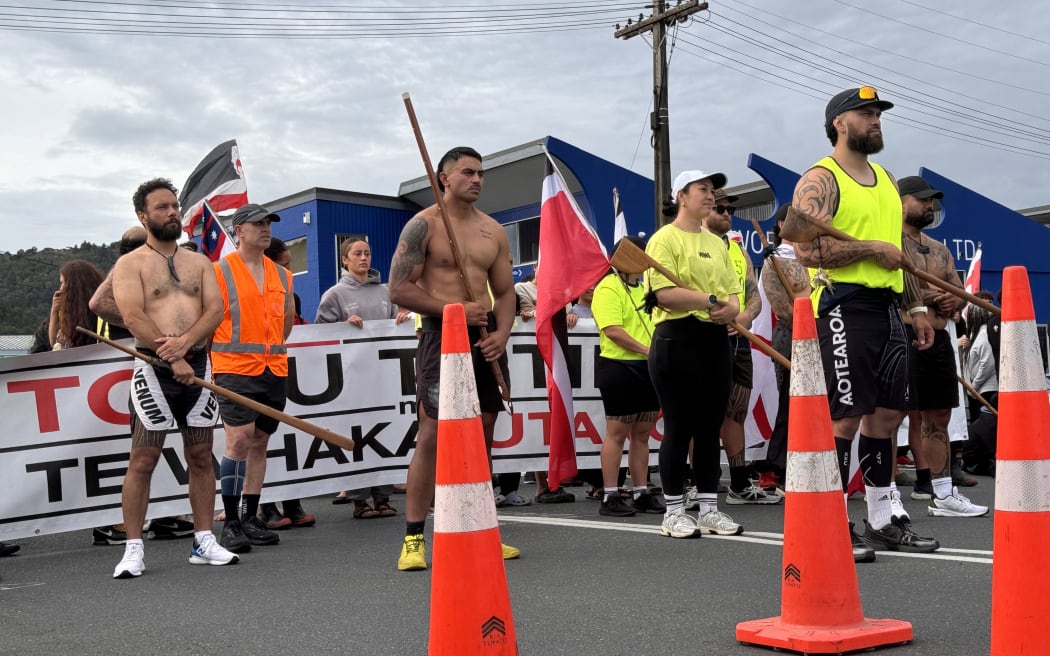 Hīkoi mō Te Tiriti relay runners rest in Whangārei during pōwhiri